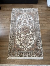 Handgeknüpfter Seidenteppich