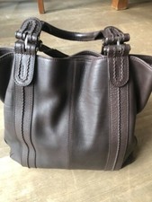 Ledertasche von Roeckl mit Henkel, zwei Fächer und Innentaschen, braun