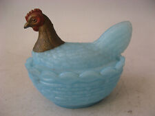 opalin Pressglas Deckeldose Huhn auf Nest mit Kaltmalerei 