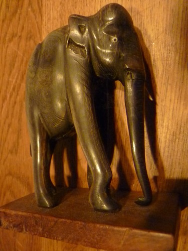 Mittelgroßer holz elefant - holz,