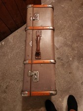 Großer antiker Reisekoffer