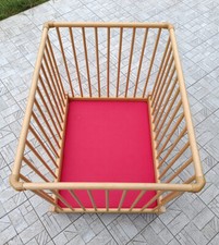 Herlag Laufstall, roll- und klappbar, höhenverstellbarer Boden mit rotem Bezug