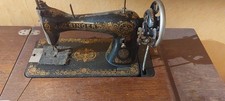 alte Singer Nähmaschine mit Tisch