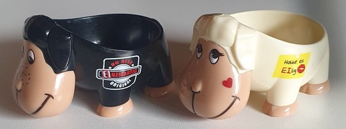 Eierbecher ein schwarzes - -,