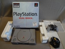 Sony PlayStation 1 + 1 Controller + 5 Spiele in OVP