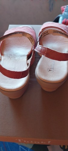 Think sandalen - think,