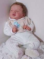 Kaukasische Rebornpuppe mit