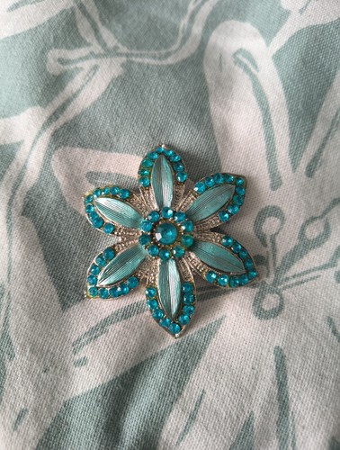 Schöne brosche mit strass - brosche,