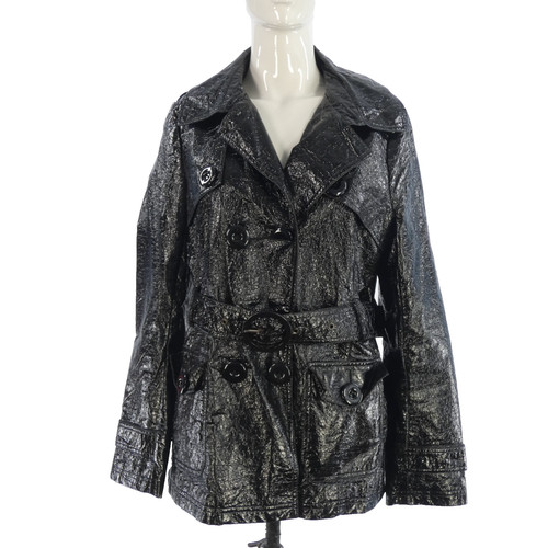 Schwarzer trenchcoat lackoptik - schwarzer,