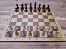 Schachbrett mit Figuren