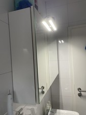 Großer Spiegelschrank mit Liftfunktion für das Bad