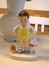 Porzellan Figur Junge mit leeren Hosentaschen und Hund, ca. 12 cm, alt