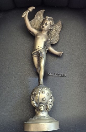 Engelfigur mit fackel auf - engelfigur,
