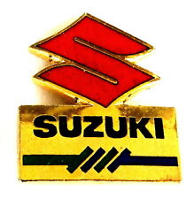 MOTORRAD Pin / Pins - SUZUKI LOGO gold/rot/schwarz - dezent & edel 