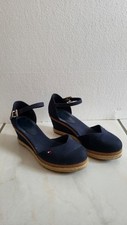 Geschlossene Blaue Tommy