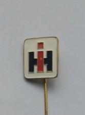 alte IH International Harvester Traktor  Schlepper Landwirtschaft Anstecknadel