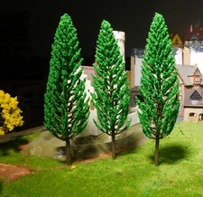 5 mittelgrüne Tannen