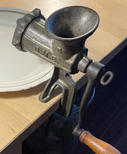 Vintage Küchenmaschine, Gußeisen, Dreh-Wolf,  Zerkleinerer  Deko-Objekt