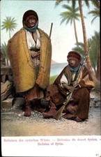 Ak Beduinen der syrischen Wüste, Gewehre, Pelzmantel - 4925081