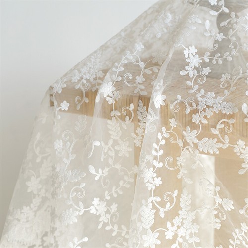 Weiß organza bestickt - 1m,