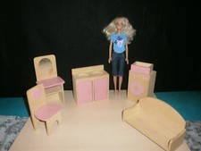 Barbie Holzmöbel mit Barbie