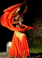 Bauchtanzkostüm, Tanz