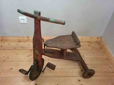 sehr altes Dreirad aus Holz