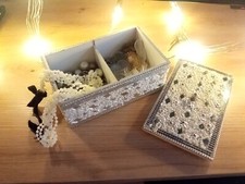 Holzbox.  Geeignet zur Aufbewahrung diverser Kleinteile. 13 cm lang, 8 cm breit,