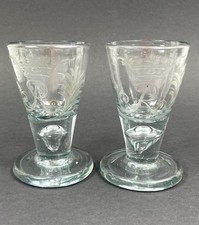 1 v. 2 Spitzkelch/Schnapsglas