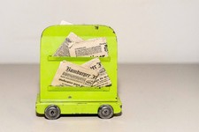 Blechspielzeug   Zeitungswagen Bahnsteigzubehör