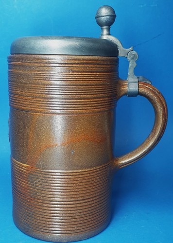 Schöner rustikaler bierkrug - schöner,