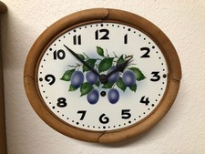 Antike Wanduhr mit Holzrahmen