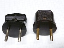 2 alte Netzstecker aus Bakelit aus den 30er - 50er Jahren - guter Zustand