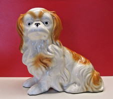 Pekinese, Keramik Figur Peking-Palasthund, Form 1858, H-16cm, L-17cm.