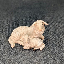 Kostnerkrippe Schaf und Lamm