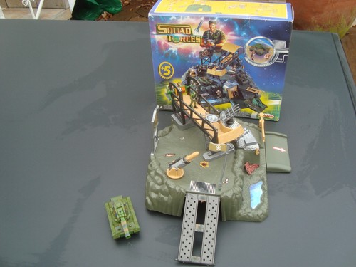 Majorette squad forces die - majorette, "