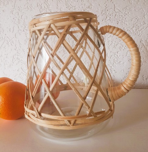 Glaskrug mit bambusgeflecht - mit,
