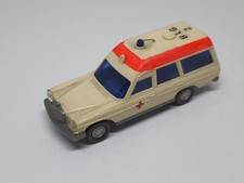 Mercedes Benz Krankenwagen von