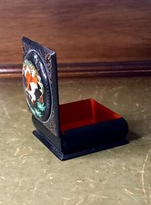 6cm.sq. RUSSISCHE HANDBEMALTE MÄRCHEN LACKIERTE SCHATULLE.