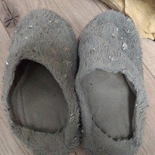 Hausschuhe 35 getragen für