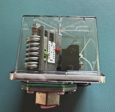 Tival Druckschalter mit Perbunan-Membrane, Typ FF 4-2 DAH