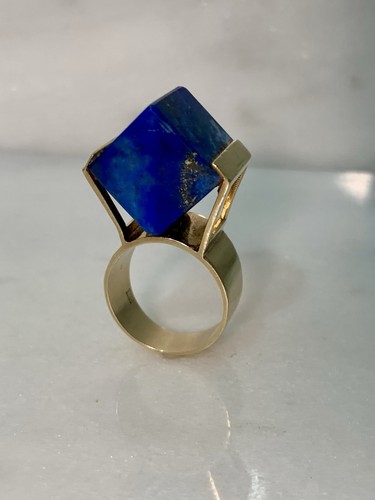 Gold modernist ring - kt,
