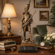 Bronzefigur Soldat mit Gewehr