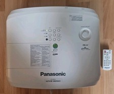 Panasonic VZ570 WUXGA Beamer 