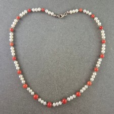 Elegante Perlen-Korallen