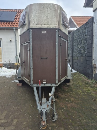 Pferdeanhänger