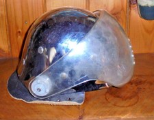 Alter Feuerwehrhelm silber Berliner Berufsfeuerwehr