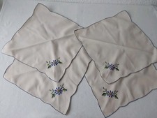 4 beige Deckchen Servietten Stoffservietten blauen Blüten Kornbumen, ca. 29x29cm