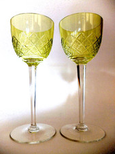 2 hochstielige alte Römer / Weingläser Kristallglas hellgrün 19 cm Frankreich