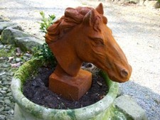 Pferdekopf Skulptur für